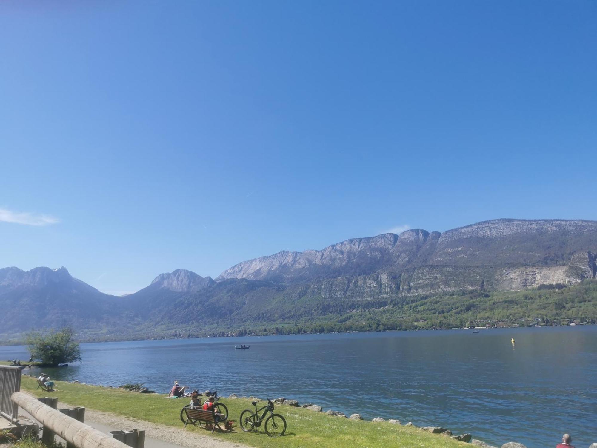 Charmant Appartement A 1 Minute Du Lac Annecy Zewnętrze zdjęcie